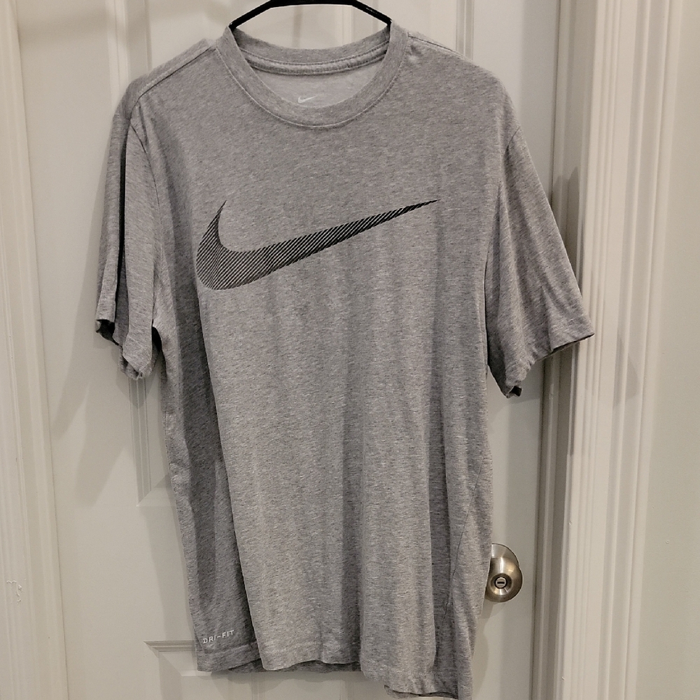 Nike Men's Gray T-Shirt